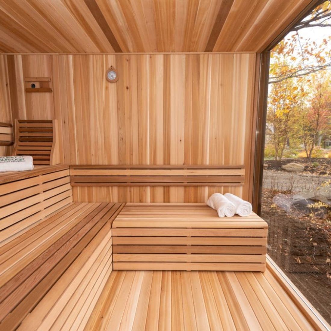 Interior de sauna em madeira construída pela Tecnomotor